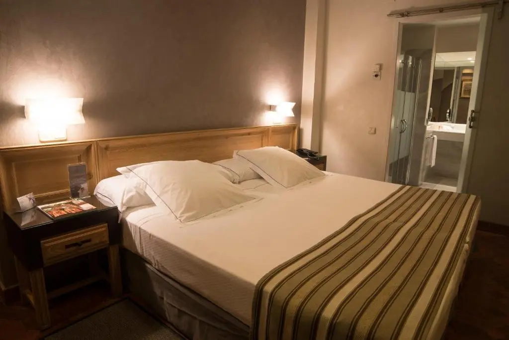 Double room (full double bed)