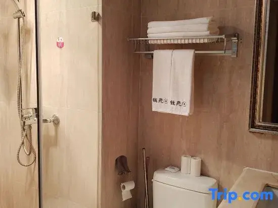 2.  Qianyuan Boutique Apartment, Jiuzhaoye Square Store