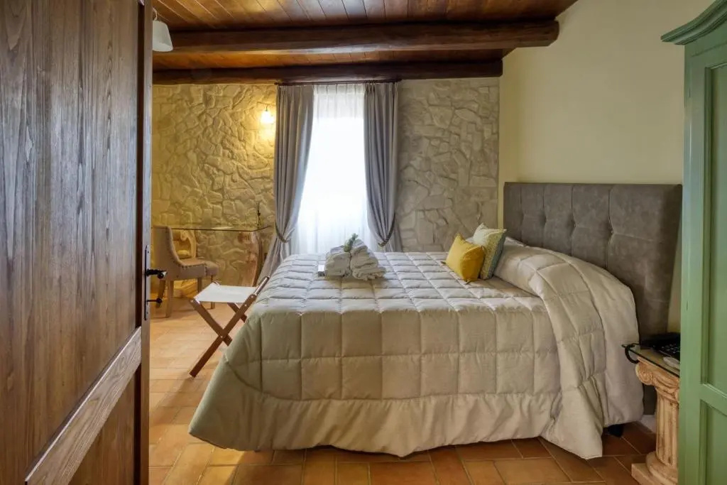 Standard Double room with mountain view (full double bed)