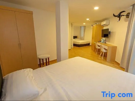Double Family Suite (full double bed)