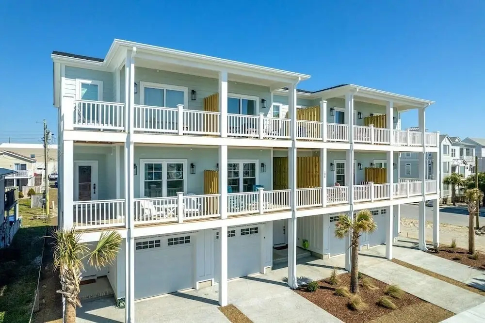 Salty Dalty & Three Buoys 3 Bedroom Townhouse