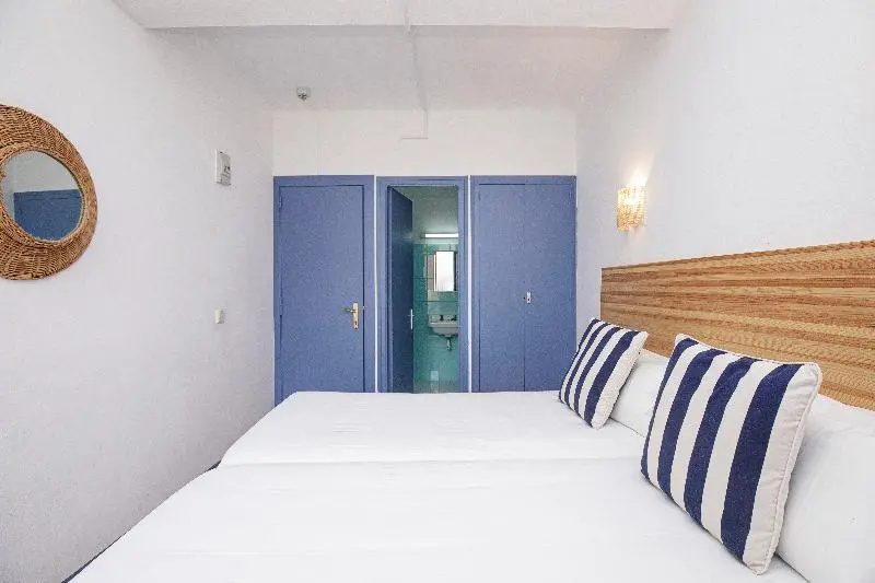 Standard Double room with balcony (full double bed)