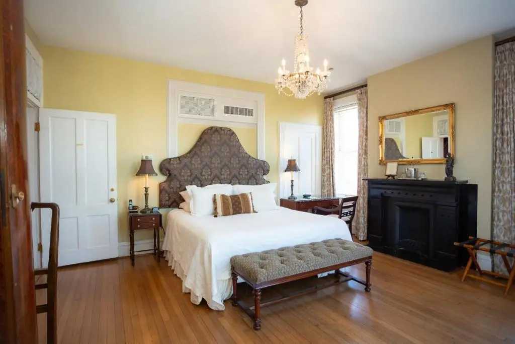 Superior Double room with balcony (full double bed)