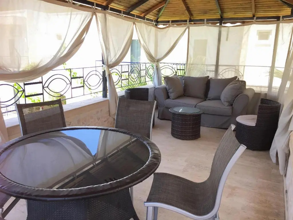 3 Bedrooms Apartment