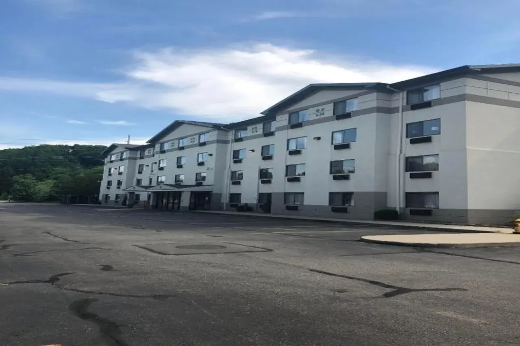 Super 8 by Wyndham Manchester TN