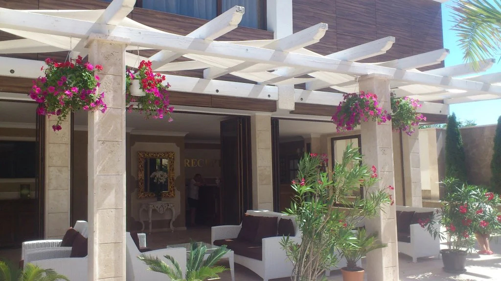 Apolonia Resort