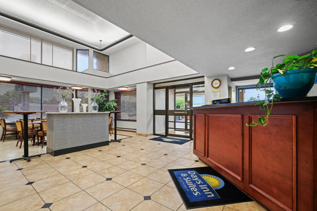 Days Inn by Wyndham Utica - фото 2