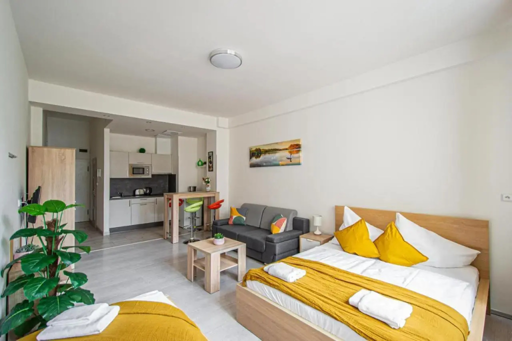 Executive Bright Apt. by Ruterra