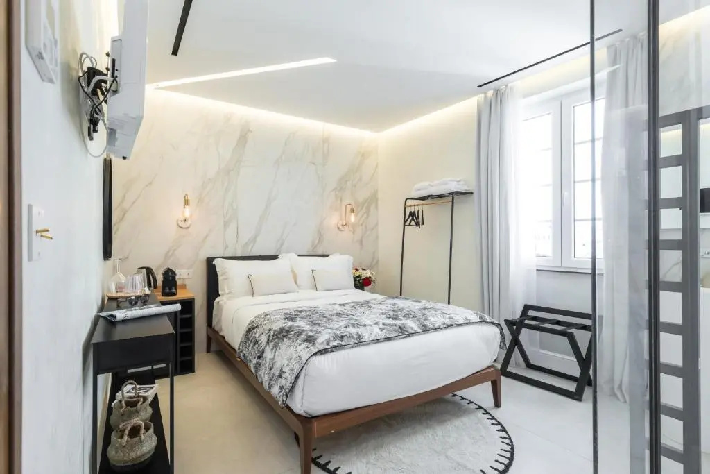 Double room (full double bed)