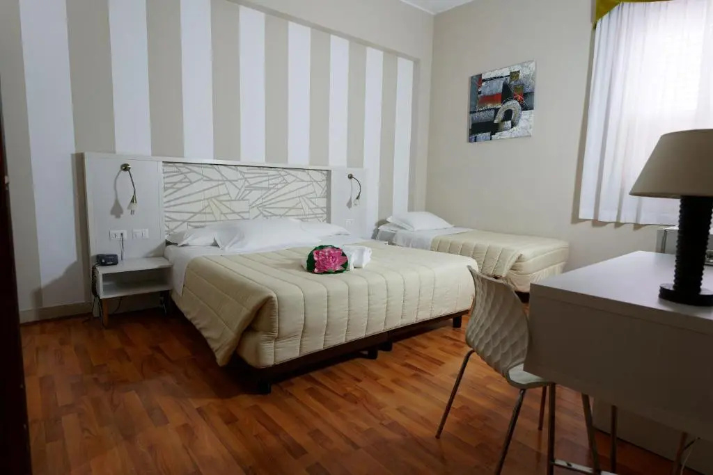 Standard Triple room
