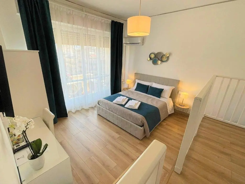 Deluxe Double room with balcony (full double bed)
