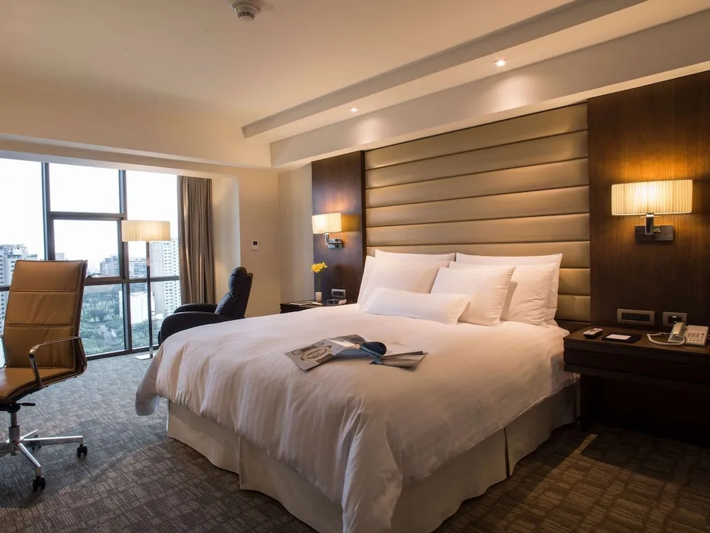Executive Double room with city view (full double bed)
