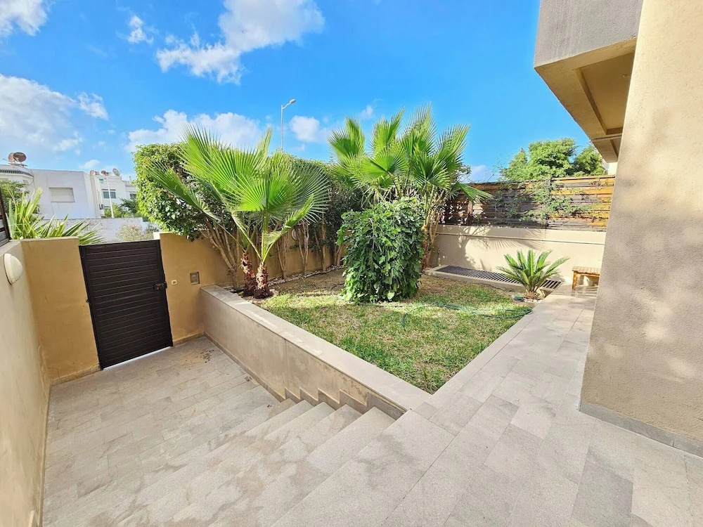 Elegant and Modern Villa V 04
