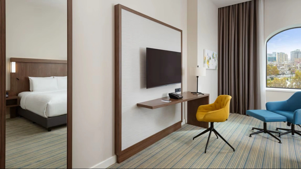 Двухместный номер Guest двуспальная кровать в Отель Courtyard by Marriott Baku