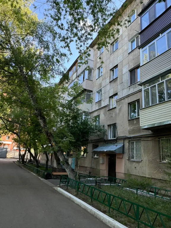 Na Komissarova 32a Apartments