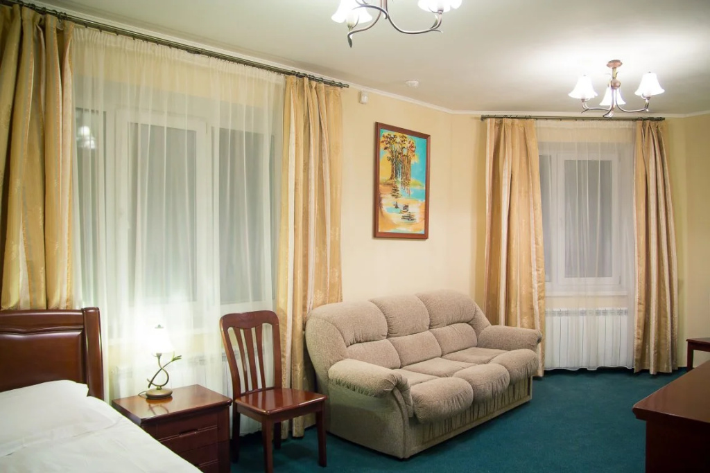 1 Bedroom Standard Triple Family room