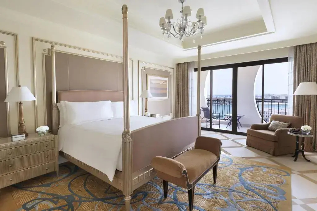 The Ritz-Carlton Abu Dhabi, Grand Canal Hotel - Général
