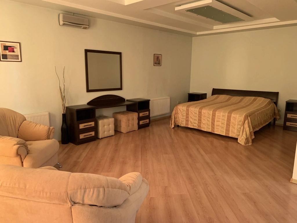 Double Suite with city view (full double bed)