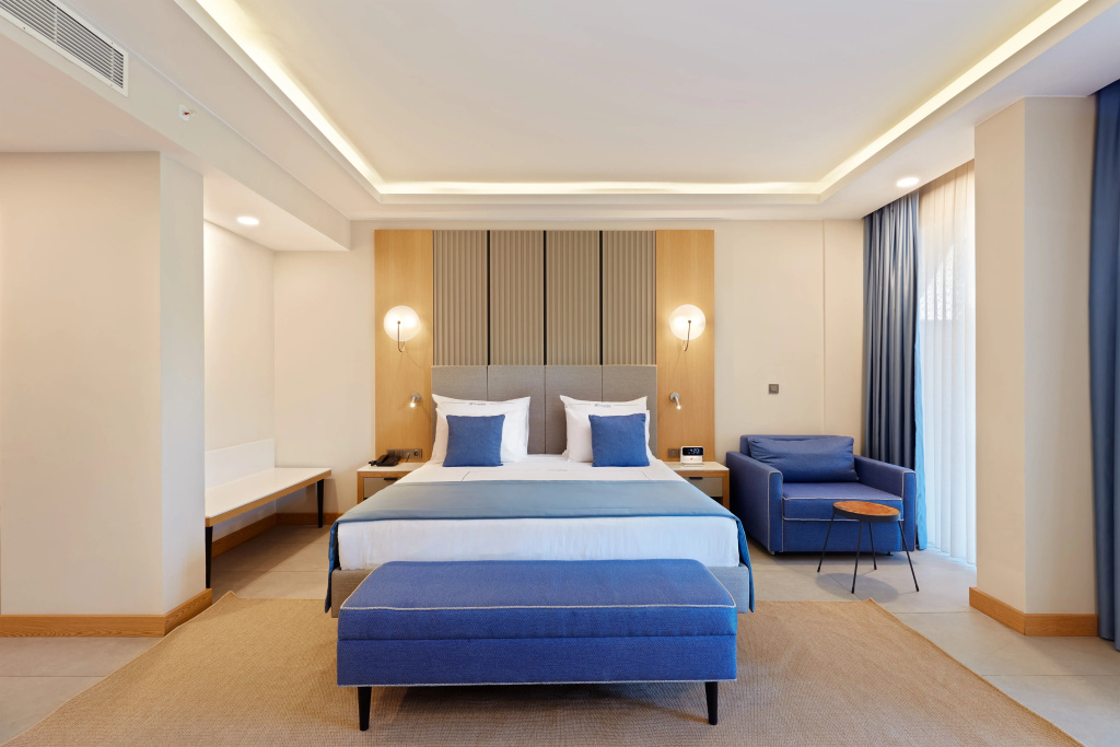 Superior Double room with balcony (full double bed)