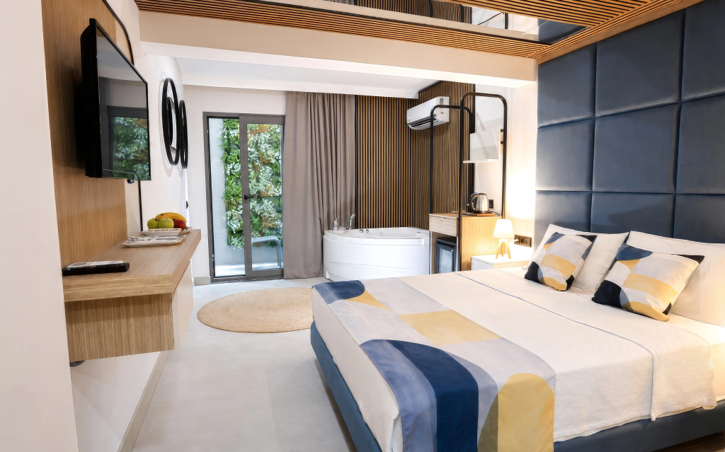 Deluxe room with balcony and with garden view