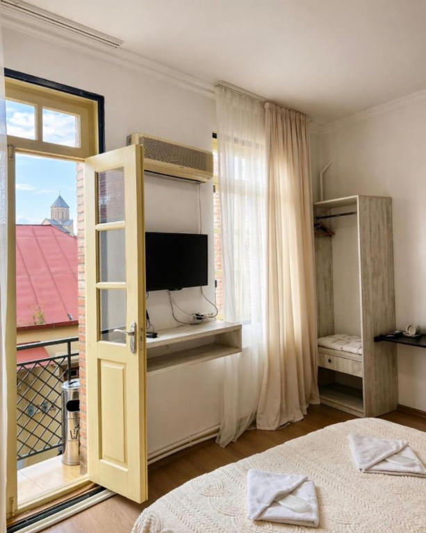 Standard Double room with balcony (full double bed)