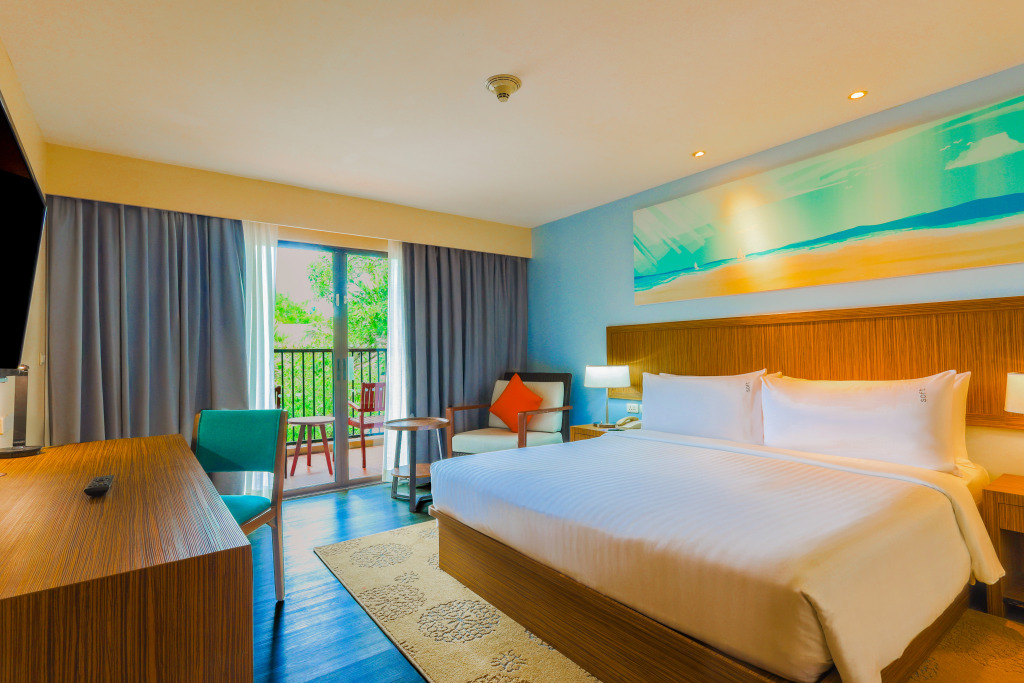 Двухместный номер Standard с балконом 2 отдельные кровати в Holiday Inn Resort Phuket Surin Beach, an IHG Hotel