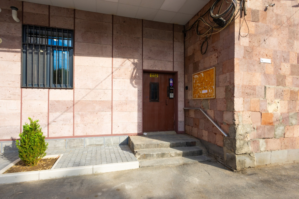 Apartments Stay Inn on Saryan Street 33-B