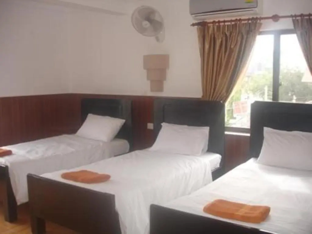 Standard Triple room with view