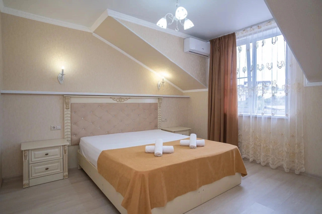 Quadruple Junior Suite with city view