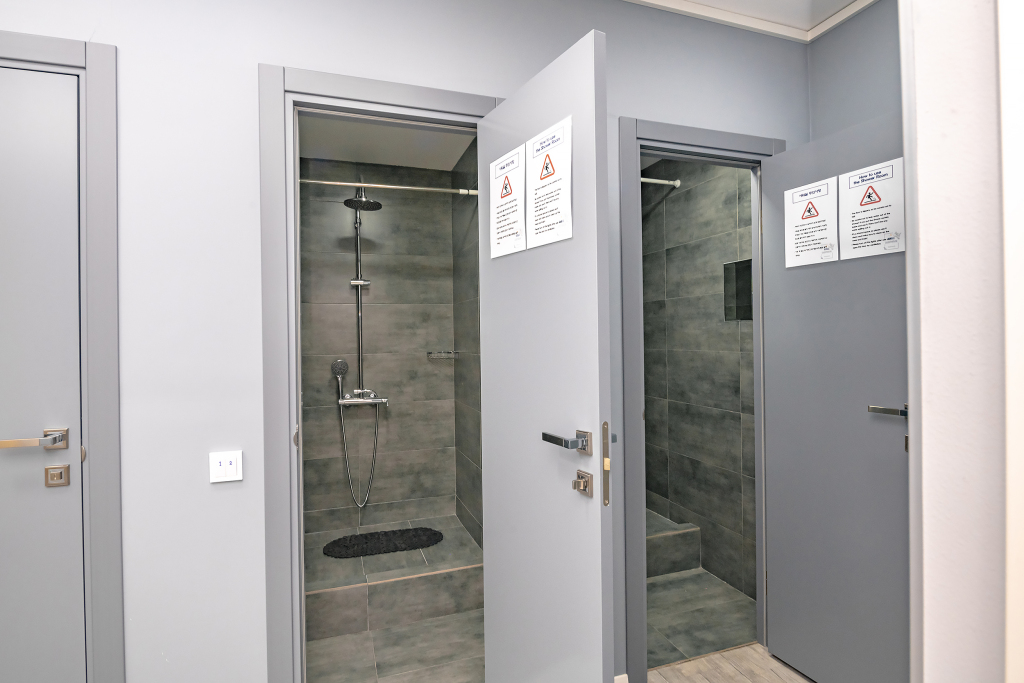 Кровать в общем номере (женский номер) в Море