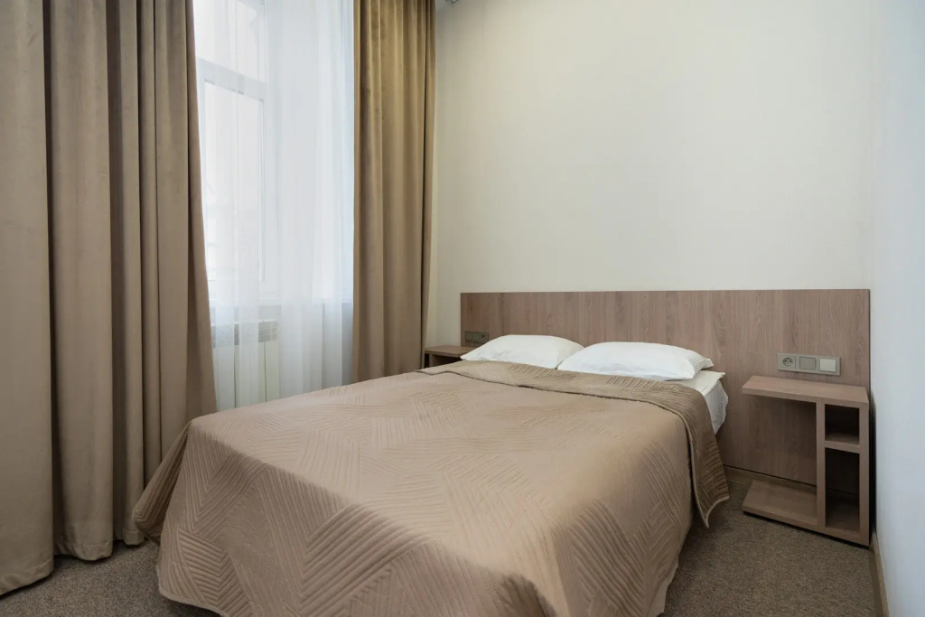 Regina-Baumana Hotel Room Type - Economy Double room full double bed