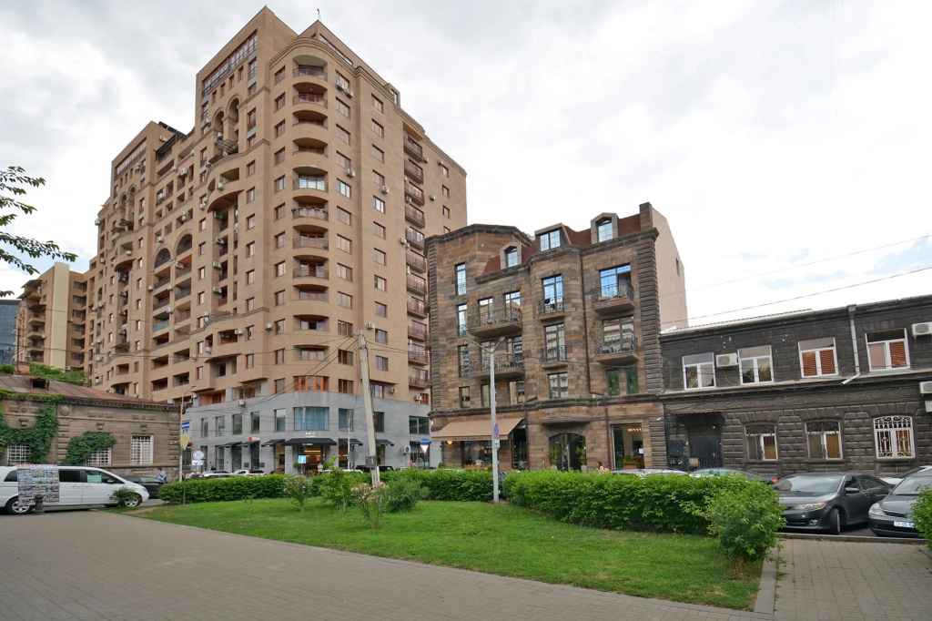 2-K v Novostroyke, Ulitsa Pavstosa Byuzanda, Bu955 Flat