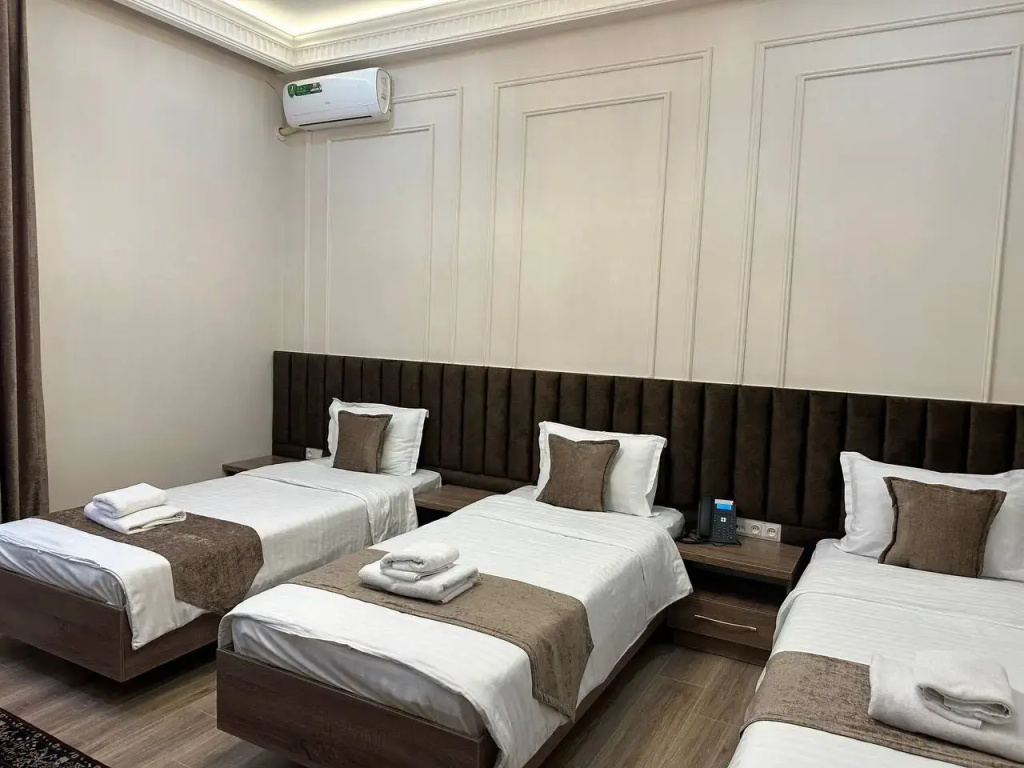 Standard Triple room with view