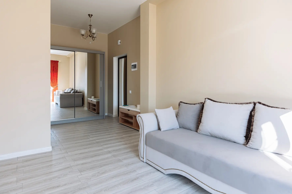 Апартаменты с балконом в Константа