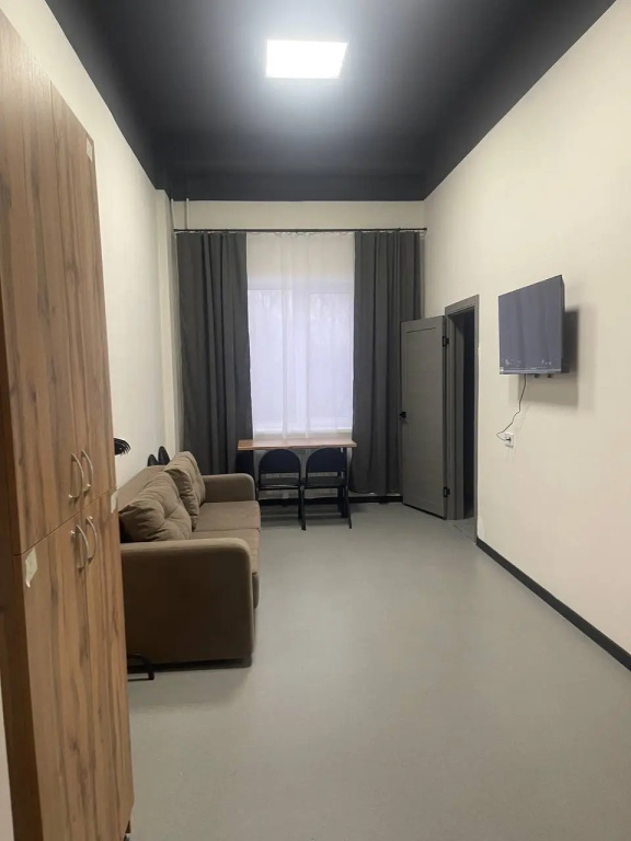 2 Bedrooms Apartment with courtyard view