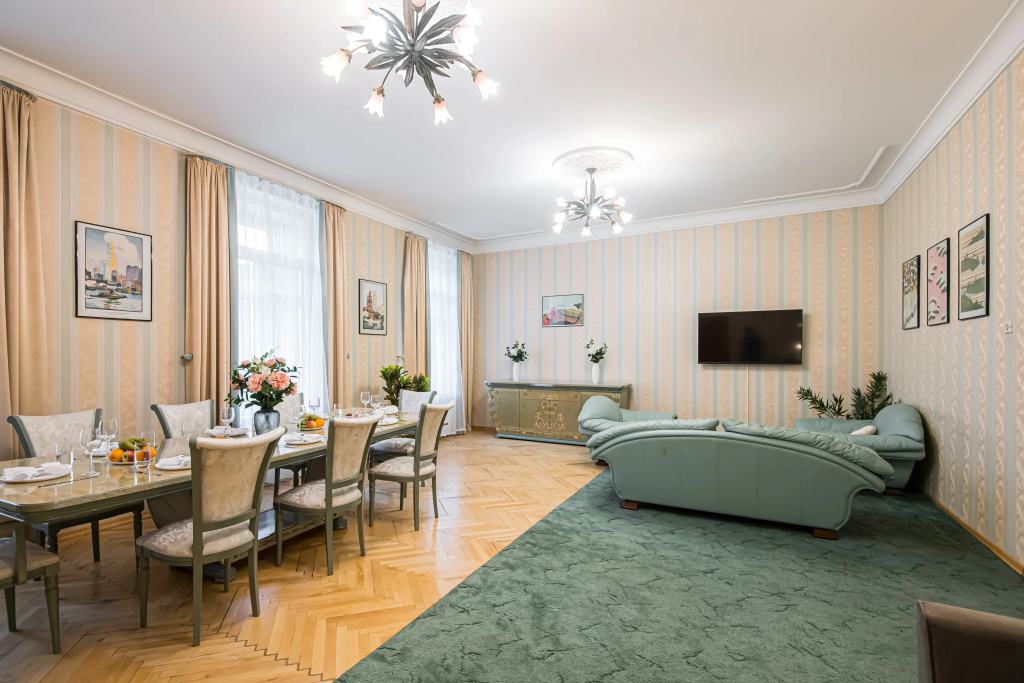 Отель Квартира GM Apartments Просторная Трехкомнатная на Арбате в Москве