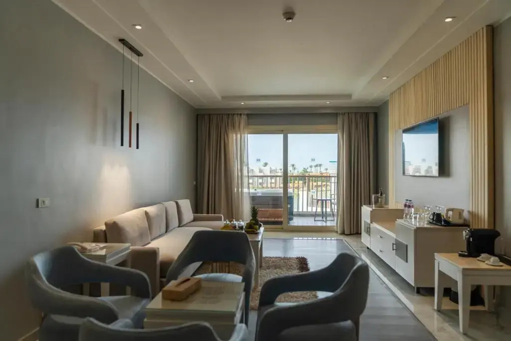 Люкс Posh Club Executive Jacuzzi с балконом в Sunrise Crystal Bay Resort