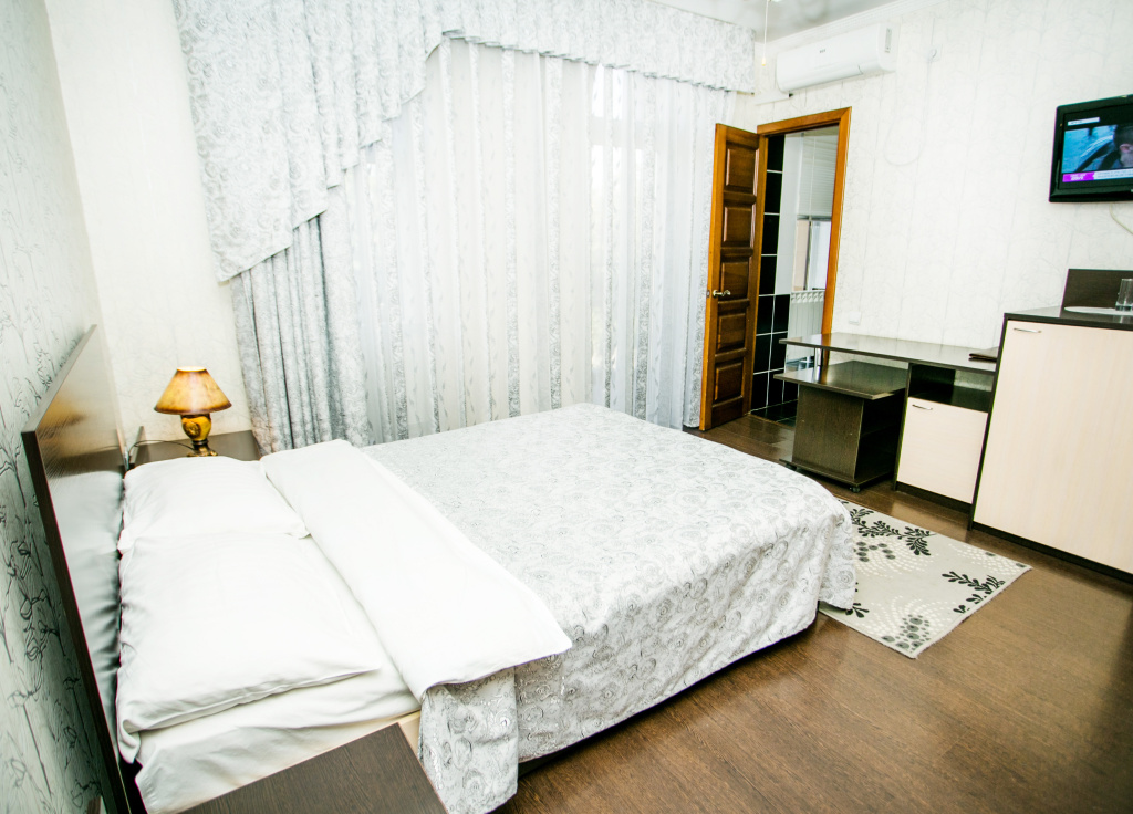 Frant Hotel Room Type - Standard Double room full double bed