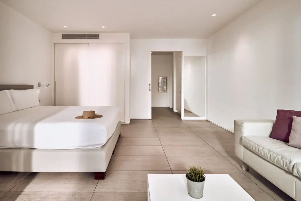 Divinity XS Studio with Shared Pool