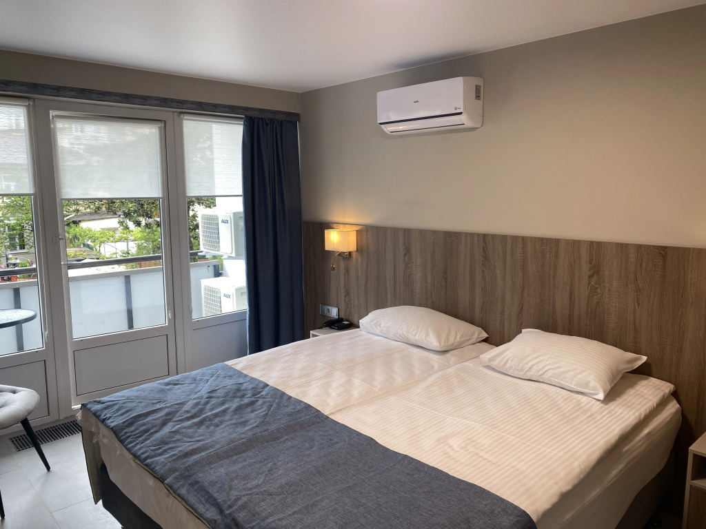 Magnoliya Hotel Room Type - 2-room Comfort Double room with balcony and with courtyard view full double bed