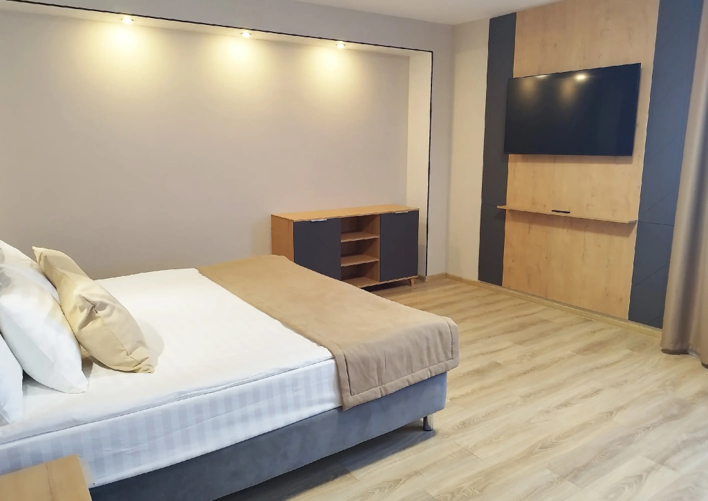 Double Suite (full double bed)