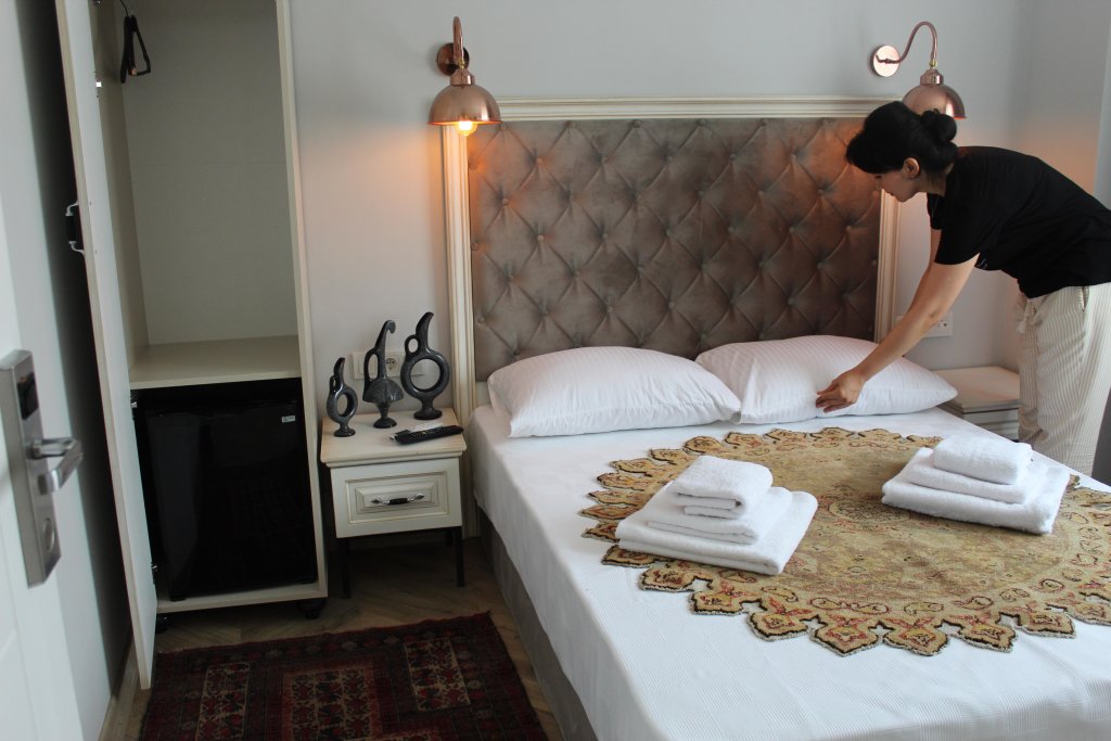 Last night hotel. Красивая кровать в гостинице. Кровать отелей Турция. Плохие номера в отелях. Good Night гостиница.