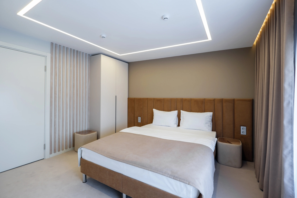 Standard Double room with city view (full double bed)