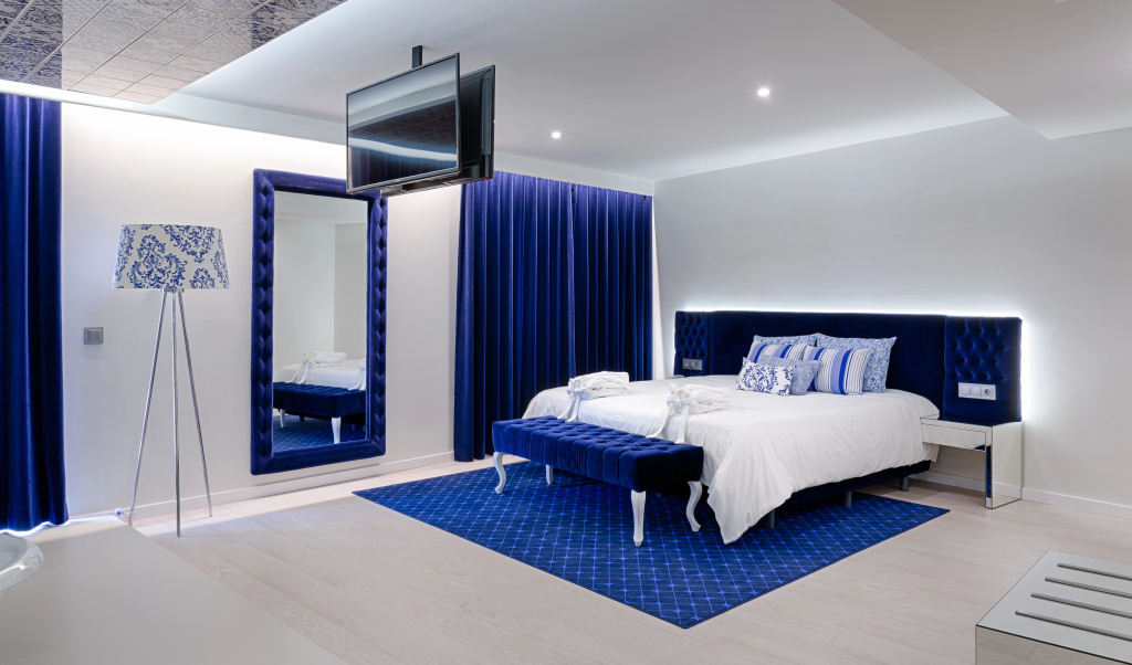 Double Suite with balcony (full double bed)