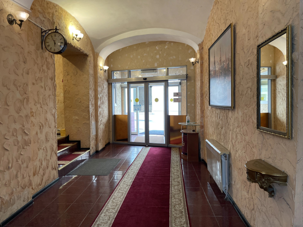 Lobby & Reception