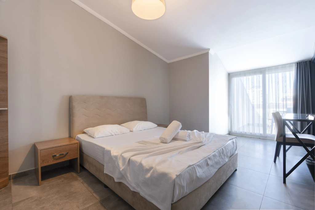 Standard Double room with balcony (full double bed)