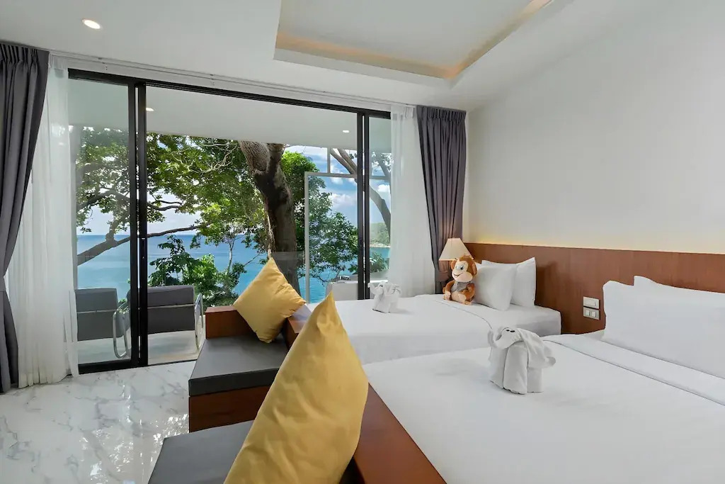 Двухместная вилла Grand Deluxe с балконом и с видом на океан двуспальная кровать в Отель Secret Cliff Resort Phuket