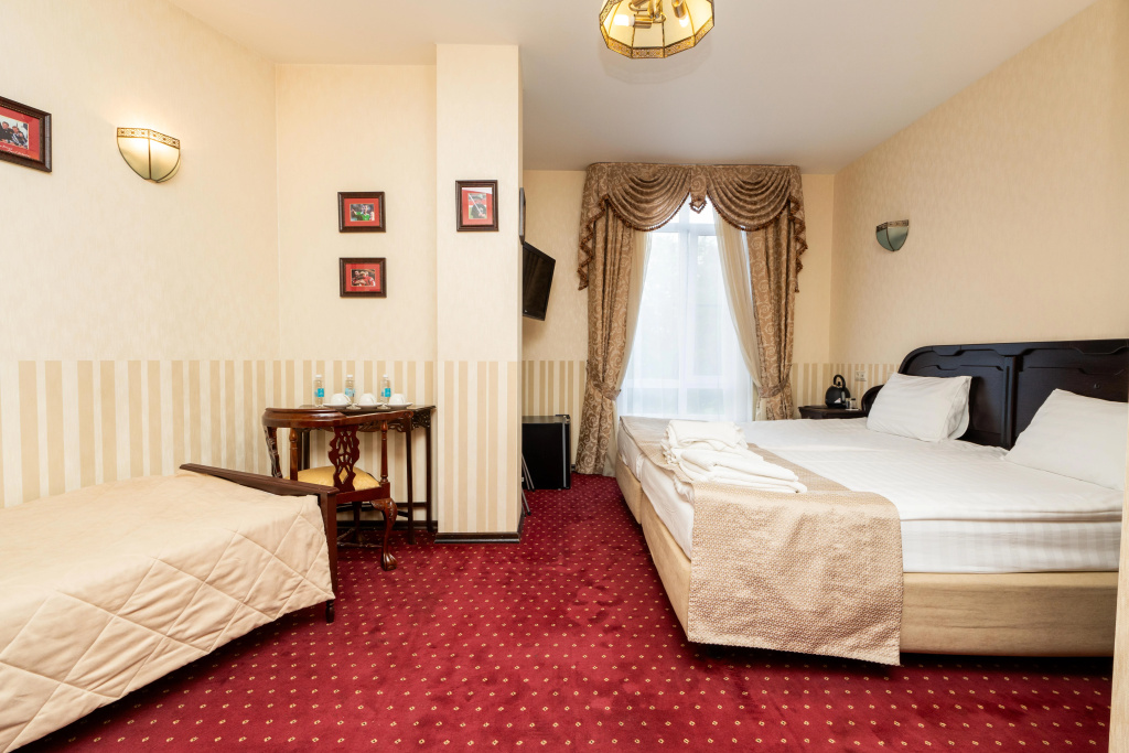 O'Hara Room Type - Deluxe Triple room
