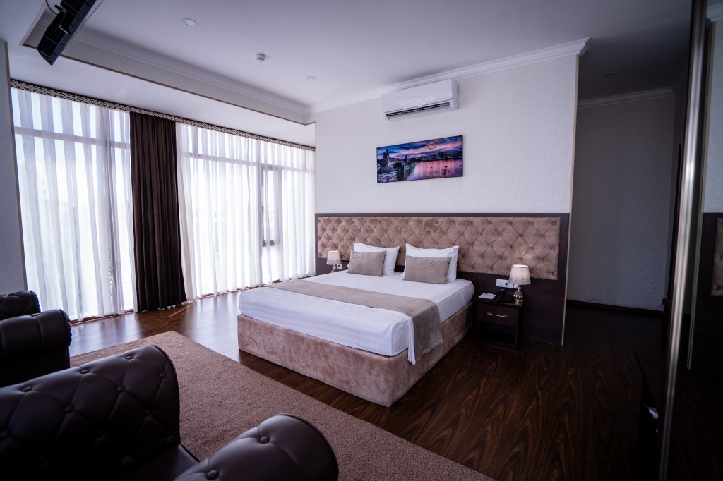 Двухместный номер Deluxe с видом на город двуспальная кровать в Отель Grand Turon Plaza