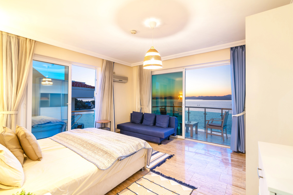 Double Suite with balcony and with sea view (full double bed)